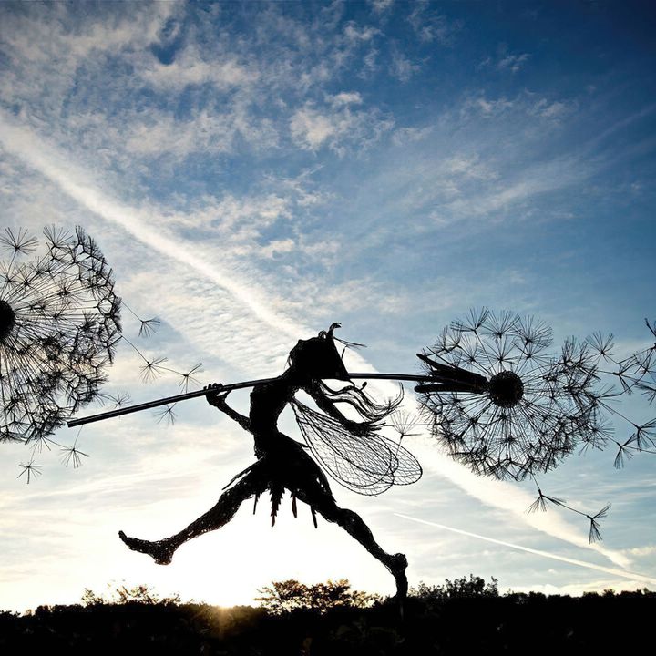 EnchantaLuxe Tuinstaak | Magische handgemaakte metalen tuindecoratie voor betoverende buitenruimtes