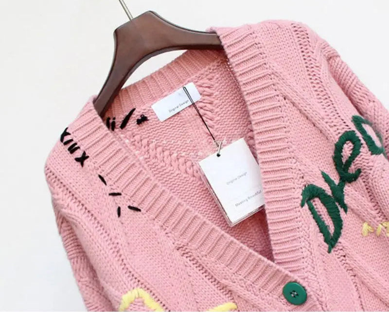 CozyKnit – Gebreide V-hals Damesvest met Borduursel