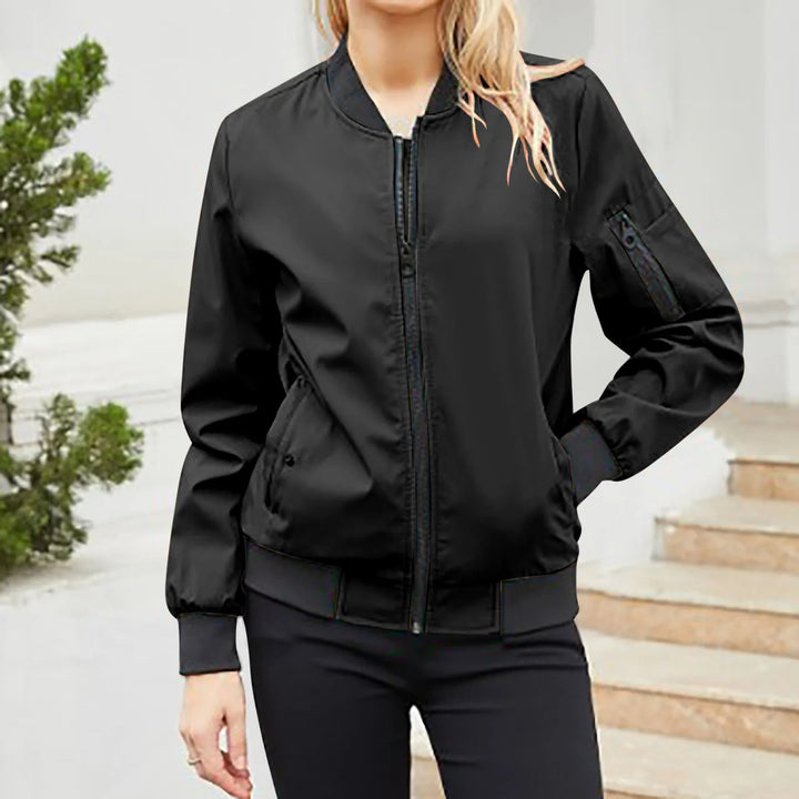 Dames Windjack met Capuchon en Streetwear Look