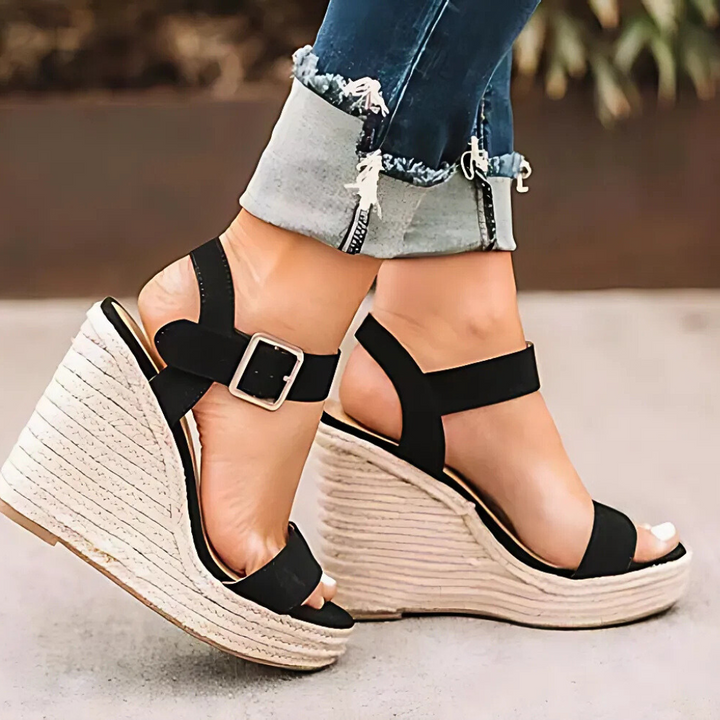 Comfortabel sandalen met T-band en sleehak voor dames