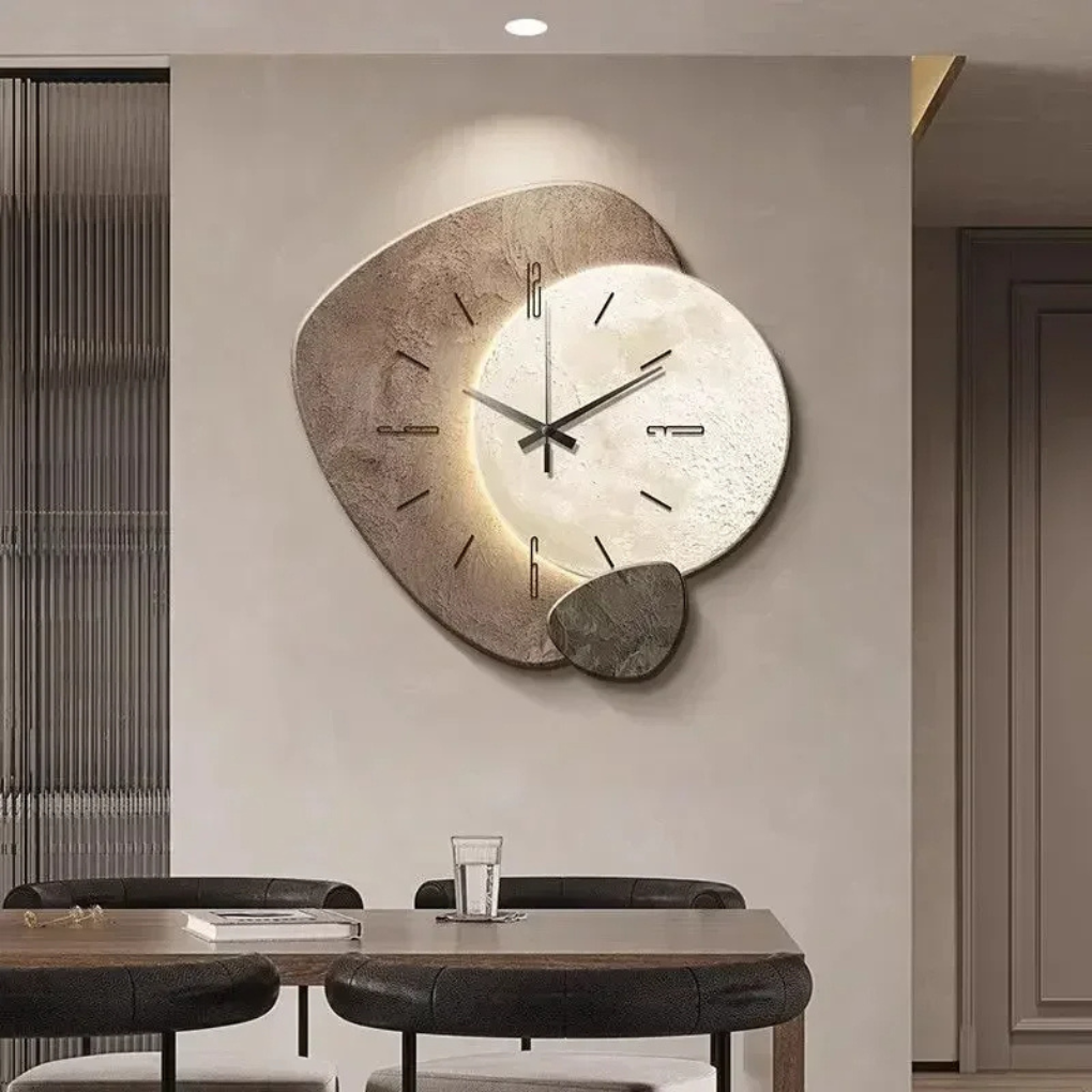 Moderne minimalistische wandklok met licht