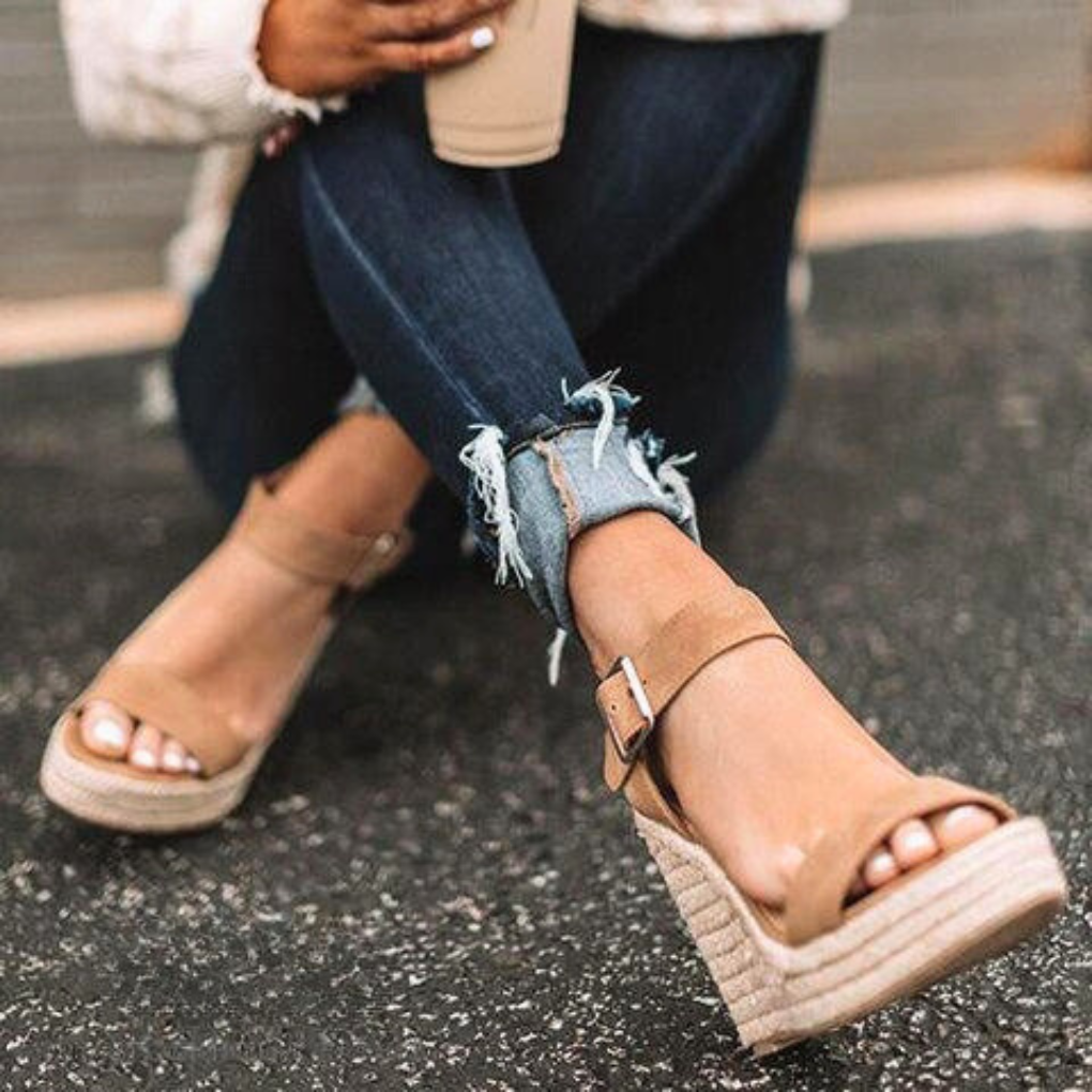 Comfortabel sandalen met T-band en sleehak voor dames