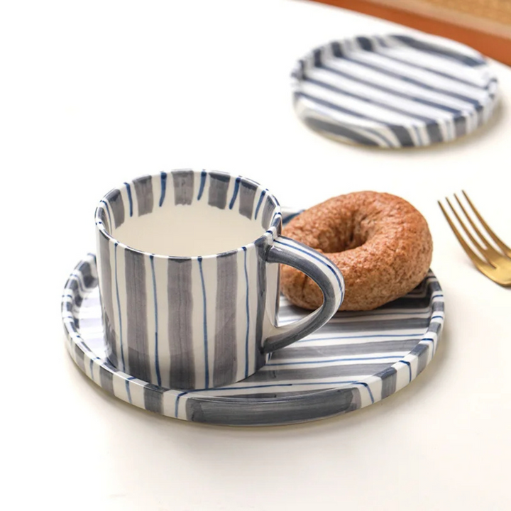 RetroChic Keramische Koffieset | Handbeschilderde Kop en Schotel voor Verfijnde Drinkmomenten