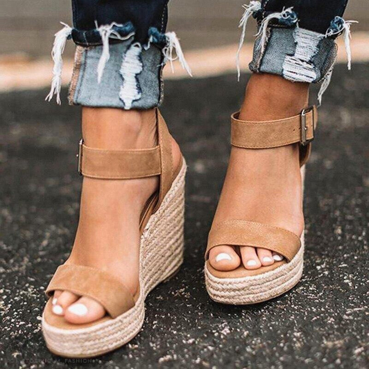 Comfortabel sandalen met T-band en sleehak voor dames