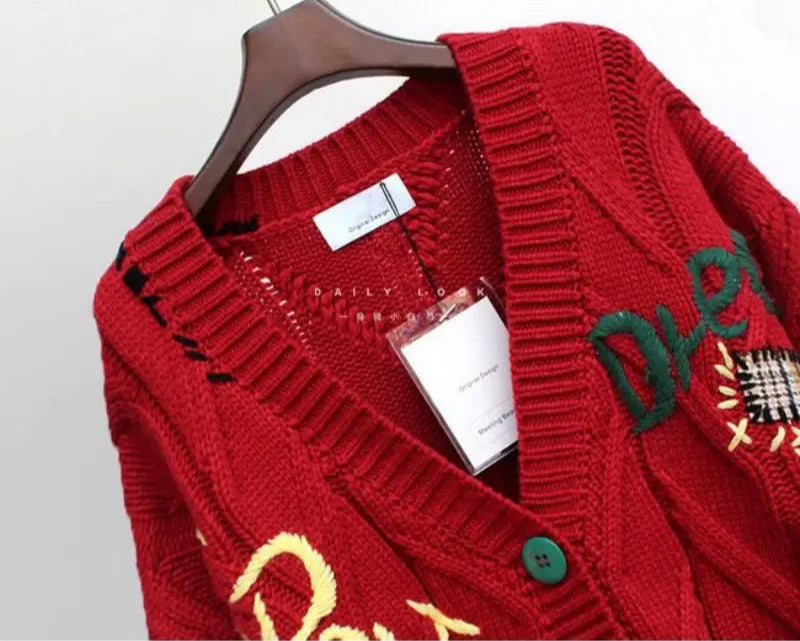 CozyKnit – Gebreide V-hals Damesvest met Borduursel