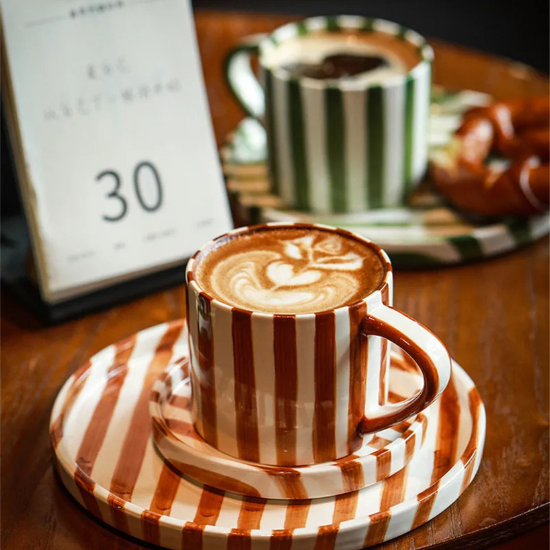 RetroChic Keramische Koffieset | Handbeschilderde Kop en Schotel voor Verfijnde Drinkmomenten