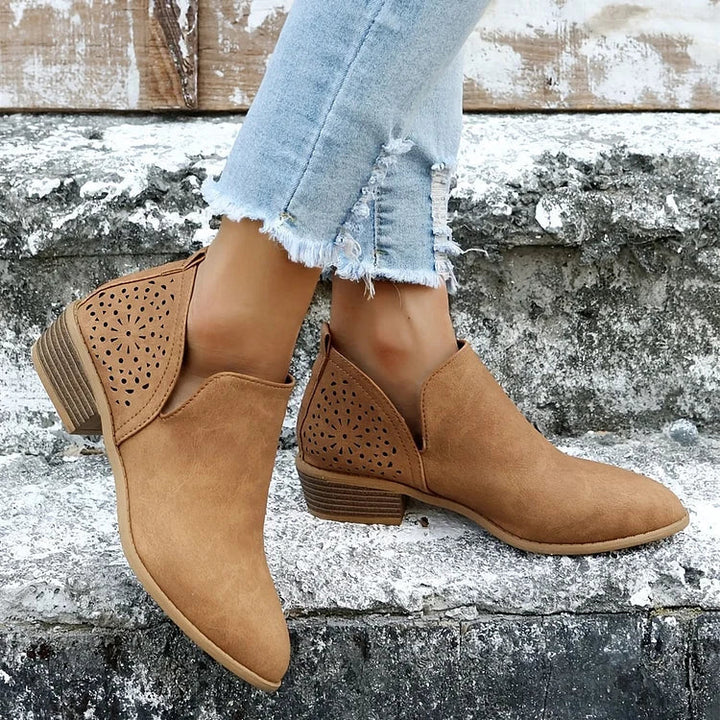 Dames Schoenen met Lage Hak, speciaal ontworpen voor zomerse dagen. Deze schoenen bieden niet alleen verlichting voor je voeten, maar ook een vleugje elegantie voor elke gelegenheid.