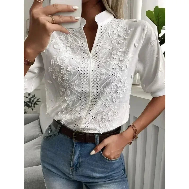 Amelune – Zomerse Witte Blouse met Borduurwerk en V-Hals