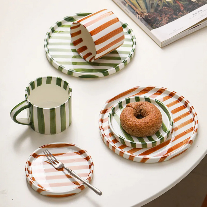 RetroChic Keramische Koffieset | Handbeschilderde Kop en Schotel voor Verfijnde Drinkmomenten