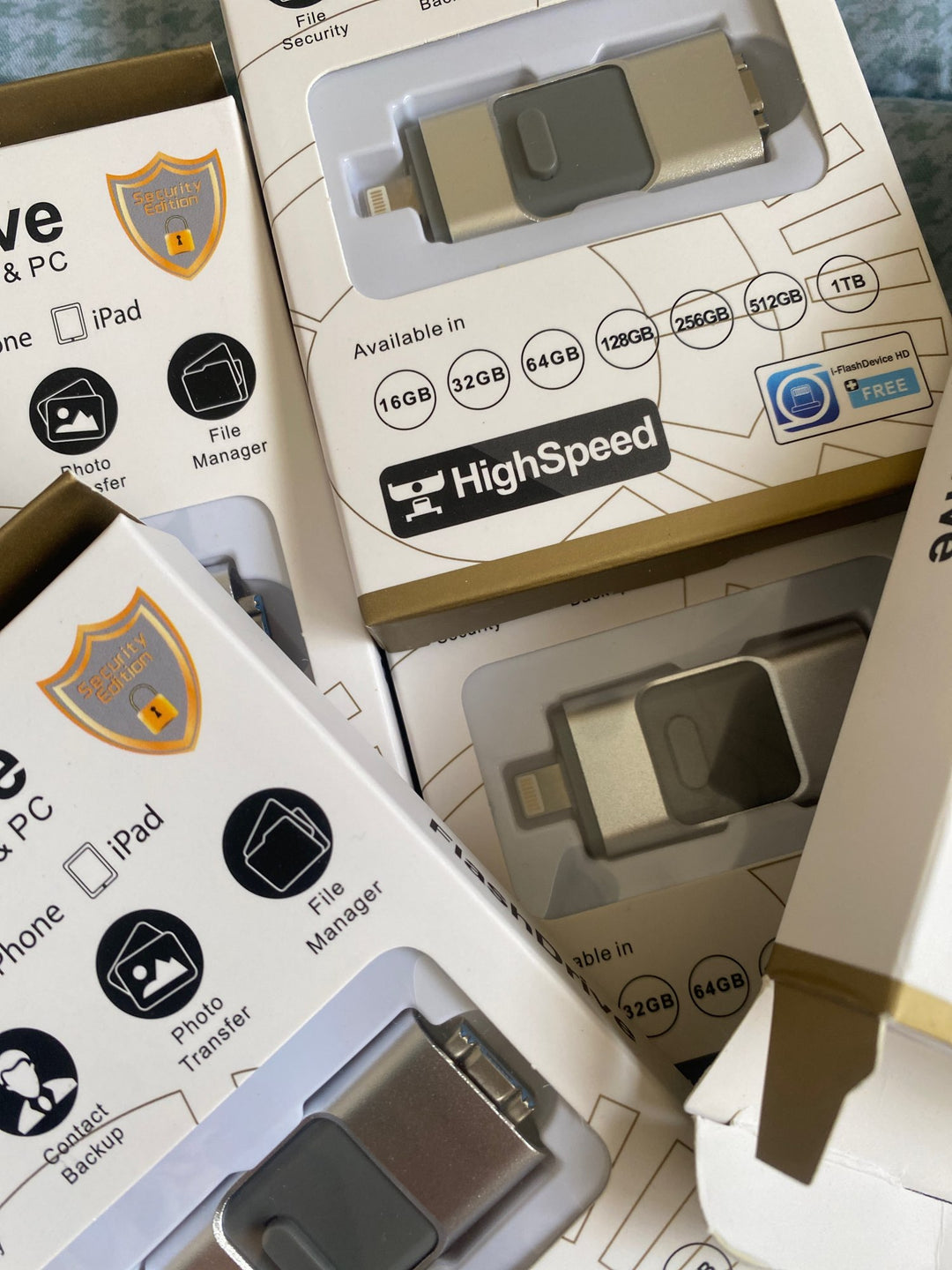 4 in 1 Flashdrive, nooit meer een lege mobiel met onze handige flashdrive, past op elk apparaat!