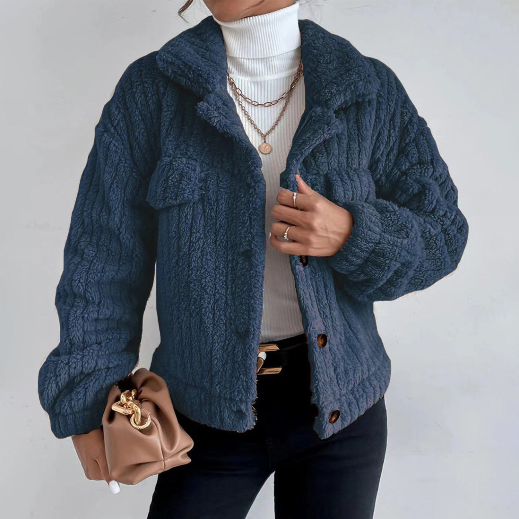 https://cdn.shopify.com/s/files/1/0853/4979/4119/files/Amelia___Elegante_jas_met_zakken_4.png?v=1752733975