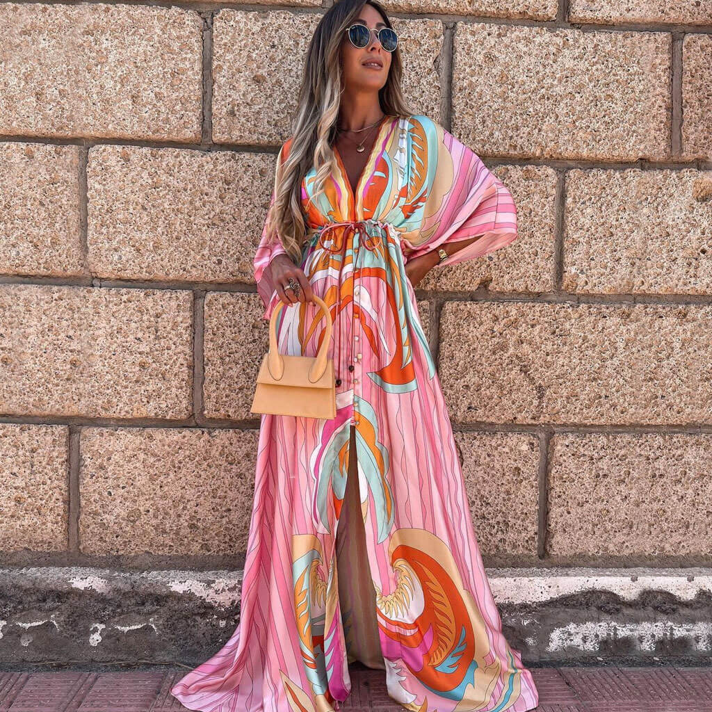 https://cdn.shopify.com/s/files/1/0768/1006/0099/files/CALORA_Abstract-Print-Maxi-Jurk-met-Ceintuur-en-V-Hals-in-Roze-1.jpg?v=1753729043
