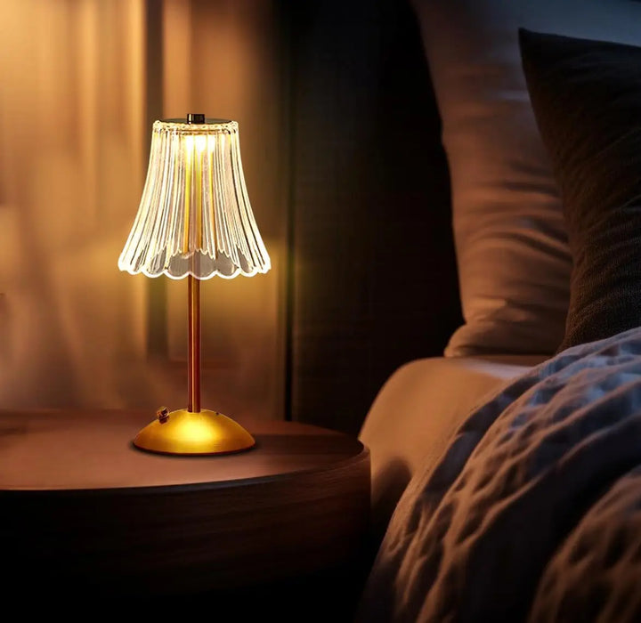 Elegante LED tafellamp met kristallen lampenkap en gouden afwerking – touchbediening