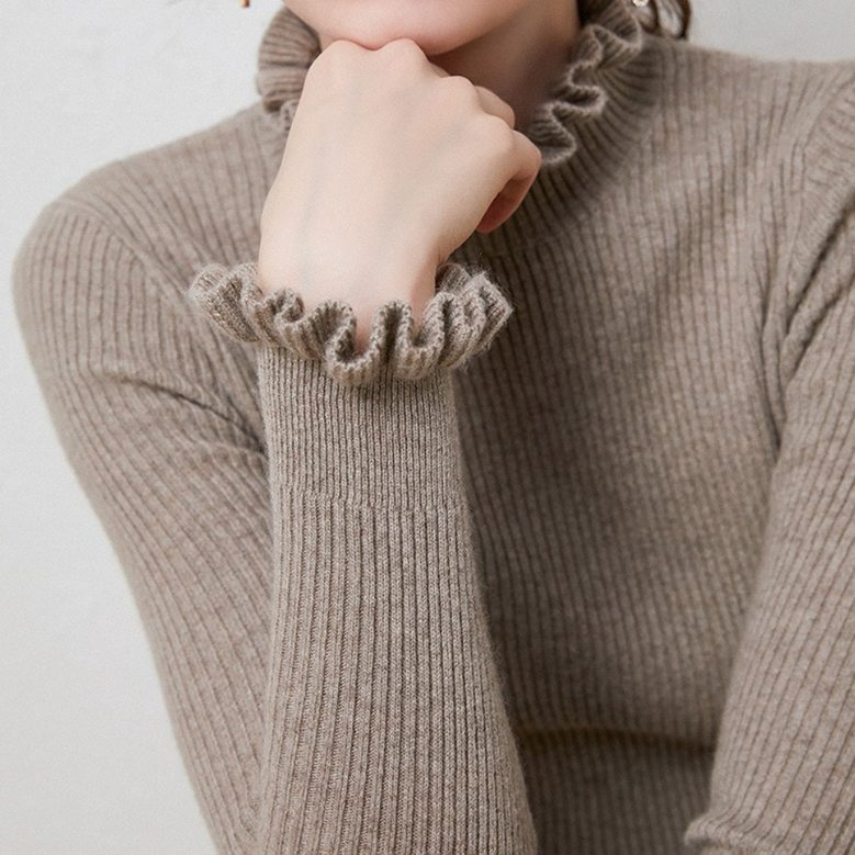 Ribgebreide cashmere coltrui met ruches aan de manchetten voor dames