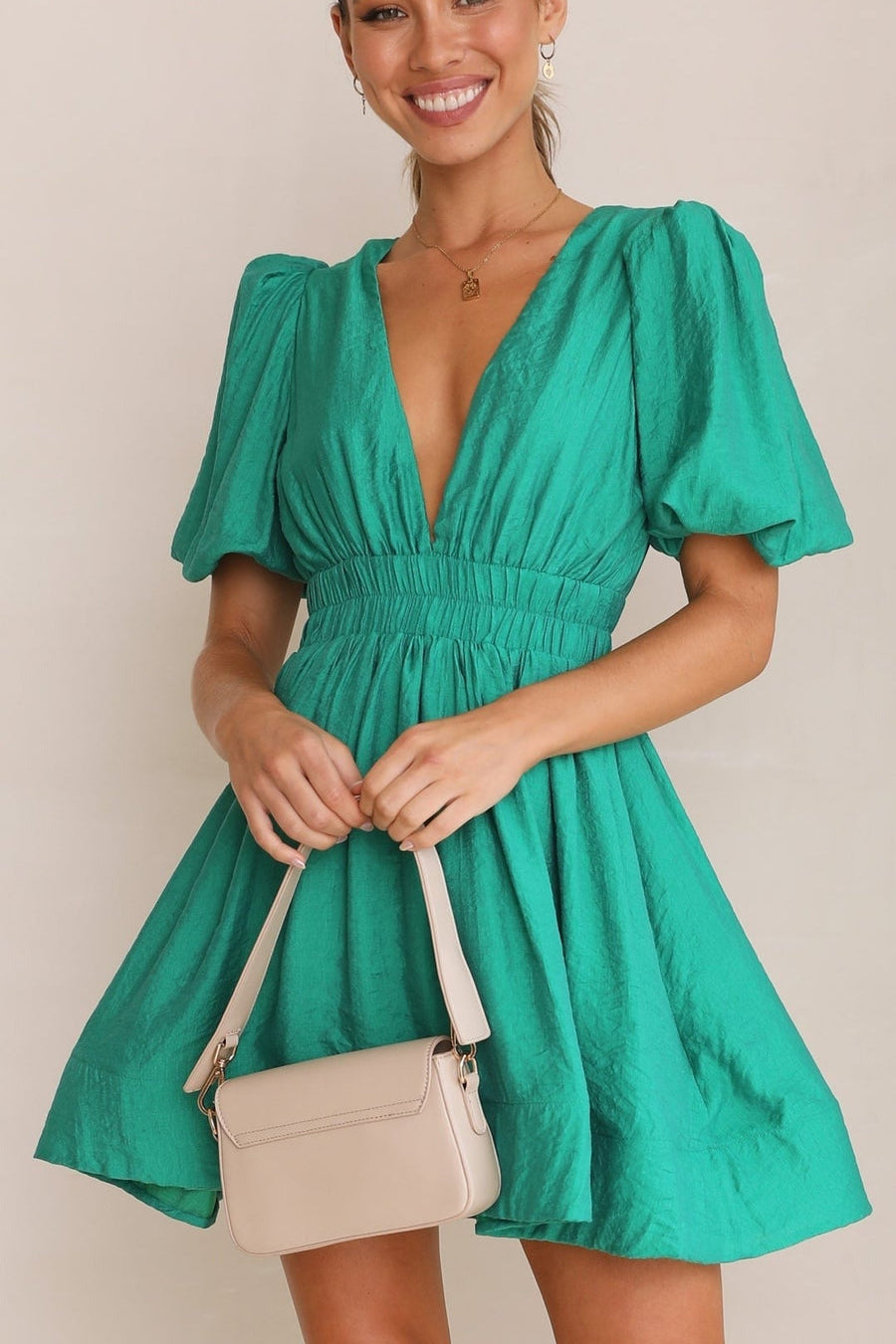 Elegante en soepel vallende mini-jurk