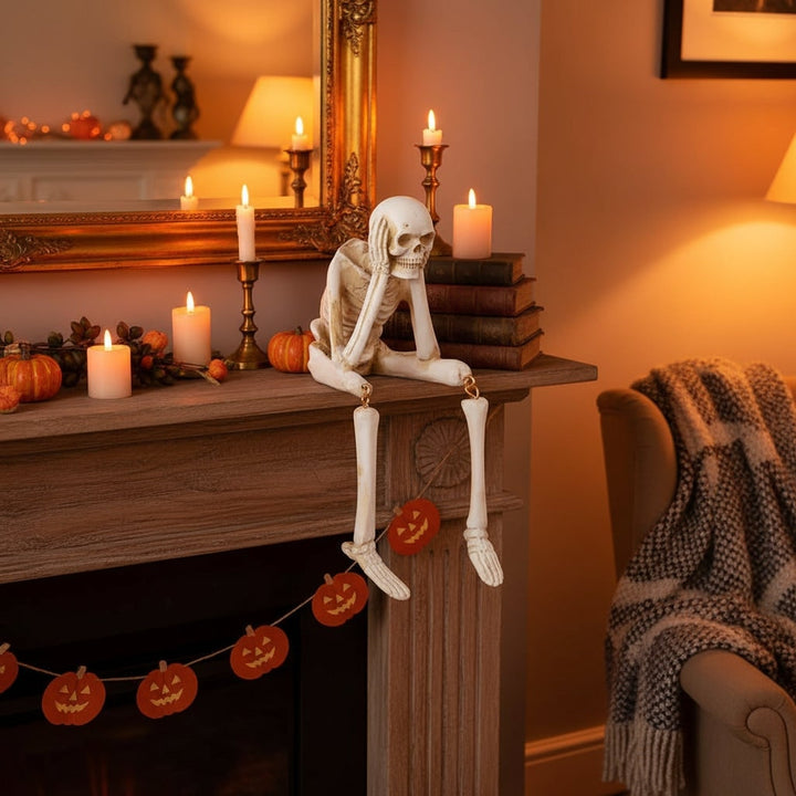 Halloween-skeletplankzitterbeeldjes met bungelende benen en beweegbare gewrichten