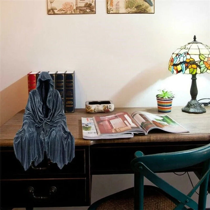 Halloween griezelige Magere Hein plankzitter beeld, hars figuur, decoratie met kap