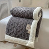 Diamond knit sherpa deken