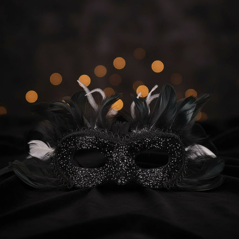Zwart-witte halloweenkostuum voor kinderen modieuze schurk Black-and-White Fashion Villain met gesplitste zwart-witte jurk en cape
