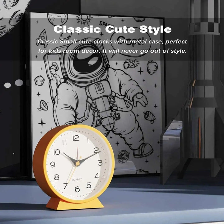 Retro analoge wekker met geruisloos quartzuurwerk en verlichting voor slaapkamer of bureau