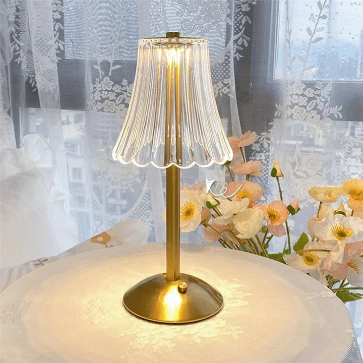 Elegante LED tafellamp met kristallen lampenkap en gouden afwerking – touchbediening