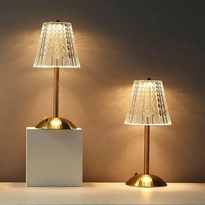 Elegante LED tafellamp met kristallen lampenkap en gouden afwerking – touchbediening