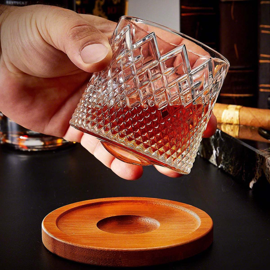 Draaiend whiskeyglas met diamantgeslepen textuur en houten onderzetter, 10 oz draaiende bourbontumbler