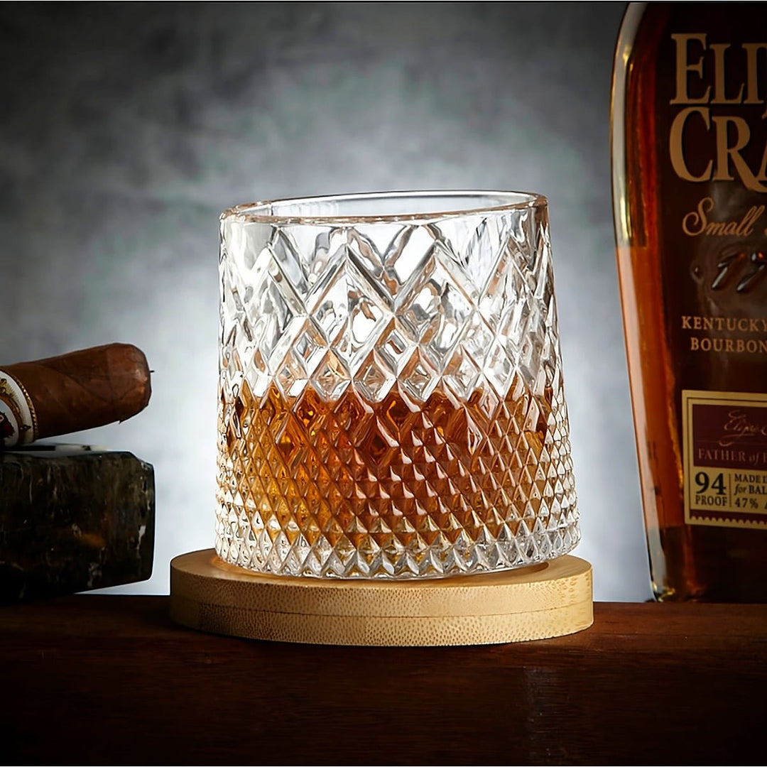 Draaiend whiskeyglas met diamantgeslepen textuur en houten onderzetter, 10 oz draaiende bourbontumbler