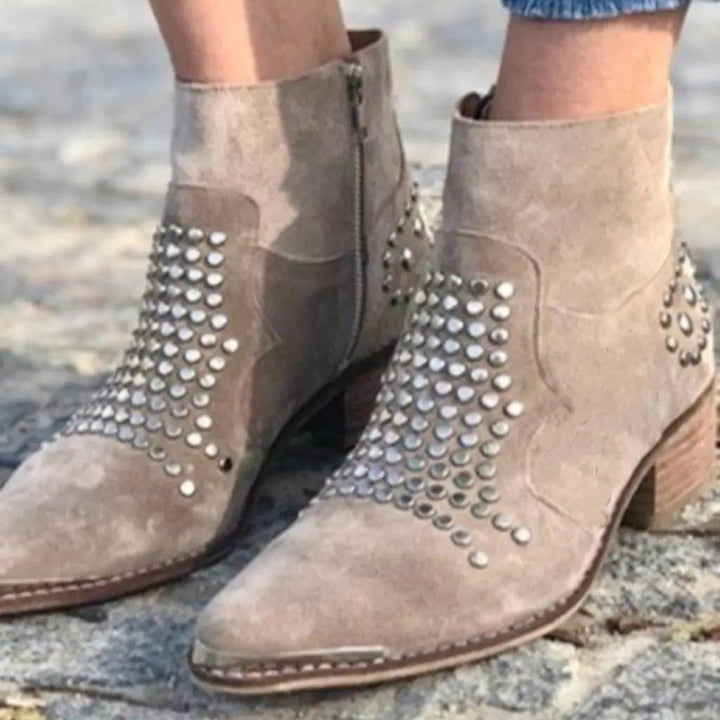 Suède enkellaarsjes met blokhak en studs voor dames