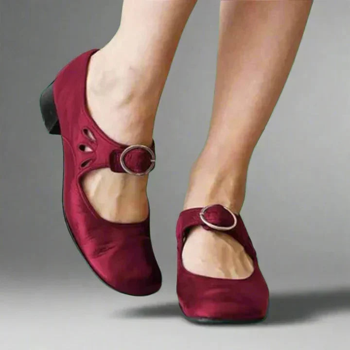 Verstelbare leren cut-out sandalen met Mary-Jane bandje