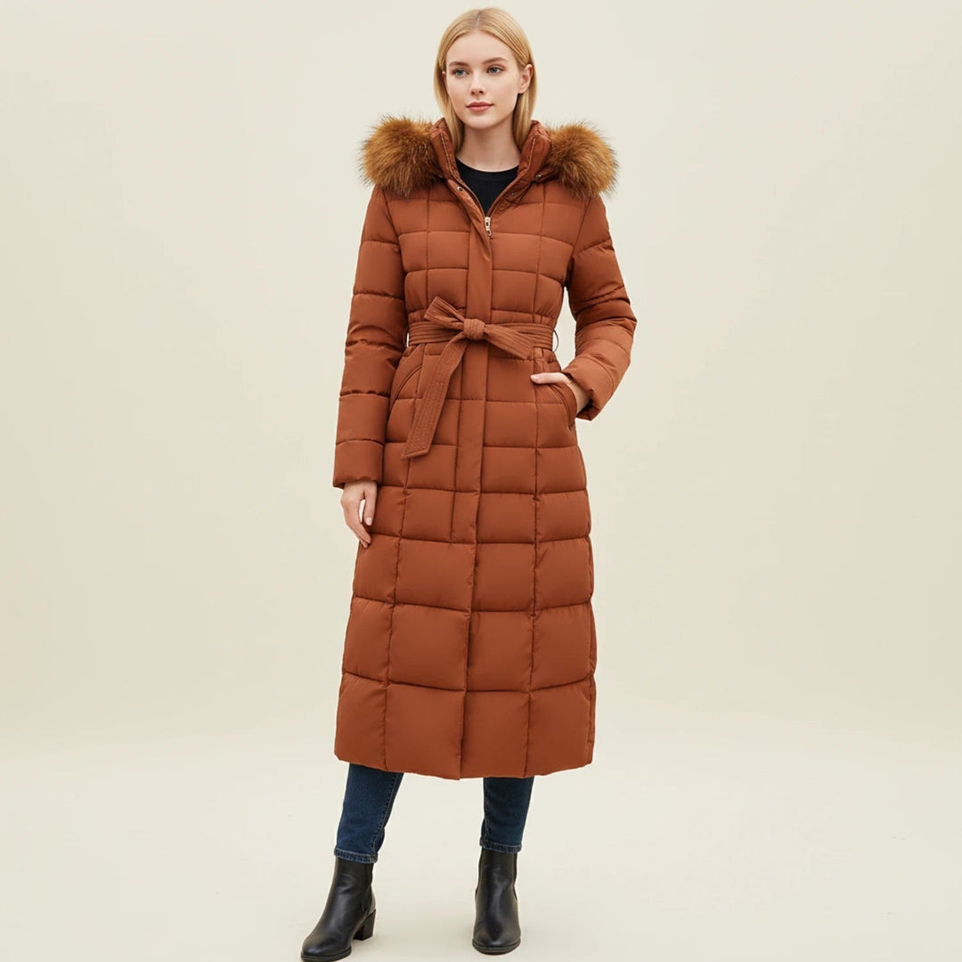 Lange dames puffer jas met capuchon van imitatiebont, gewatteerd en met riem, winterjas