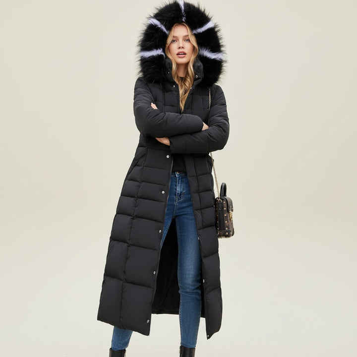 Lange dames puffer jas met capuchon van imitatiebont, gewatteerd en met riem, winterjas