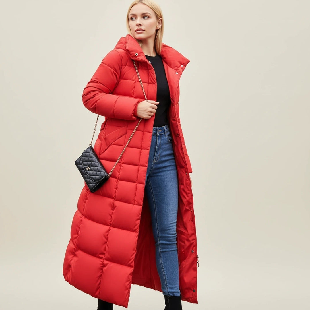 Lange dames puffer jas met capuchon van imitatiebont, gewatteerd en met riem, winterjas