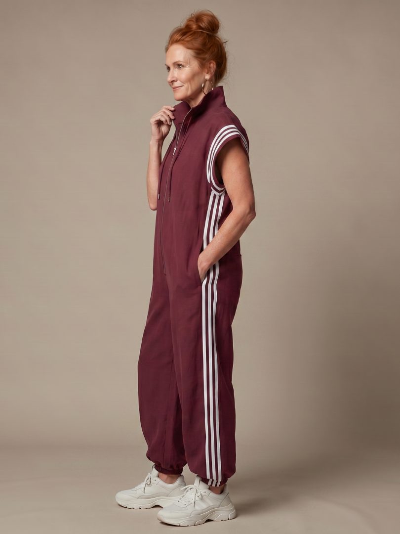 Jumpsuit met gestreepte panelen, rits voorop en korte mouwen voor dames